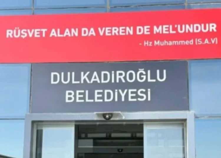 Yeniden Refah, kazandığı belediyelere ‘rüşvet’ tabelası astı 1 Yeniden Refah, kazandığı belediyelere ‘rüşvet’ tabelası astı