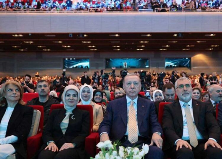 Aile Bakanlığı'ndan 10 milyonluk 'acele' 8 Mart ihalesi 1 Aile Bakanlığı’ndan 10 milyonluk ‘acele’ 8 Mart ihalesi