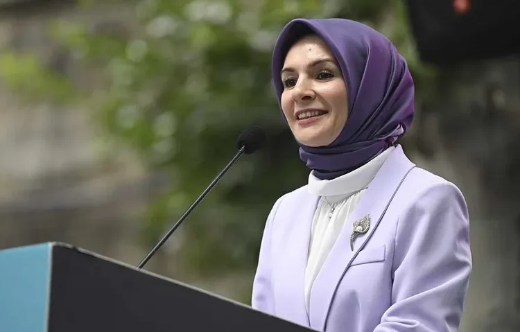 Aile Bakanlığı seçimden 2 gün önce ihale etmiş: 23 araca 29,5 milyon lira