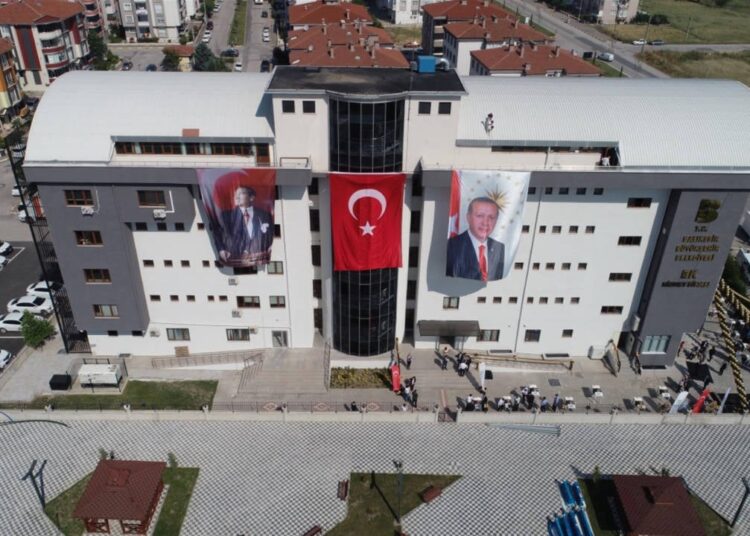 AK Partili belediyeler parayı ‘temsil ve tanıtım’a harcamış 1 AK Partili belediyeler parayı ‘temsil ve tanıtım’a harcamış