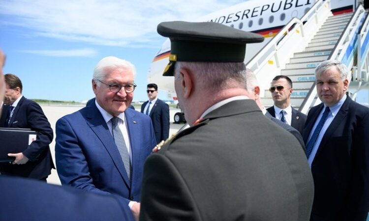 Steinmeier'den Türkiye dönüşü vize açıklaması: Personel sayısı artırıldı, çabalar sürüyor 1 Almanya Cumhurbaşkanı Steinmeier, Türkiye’de: 3 kenti ziyaret edecek