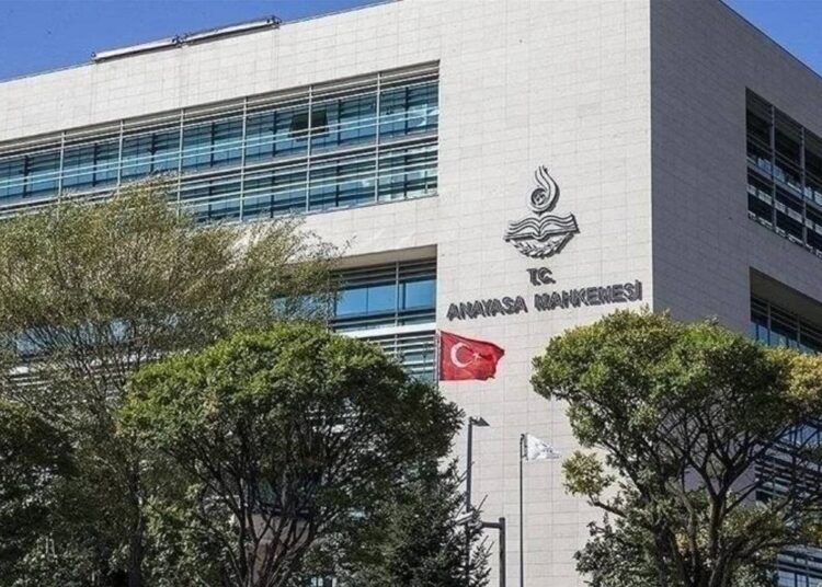 AYM, cezaevinde 'tek tip elbise dayatmasını' Anayasa'ya aykırı buldu: 'Gereklilik kriteri taşımıyor' 1 Anayasa Mahkemesi’nden Gecekondu Kanunu’na kısmi iptal kararı