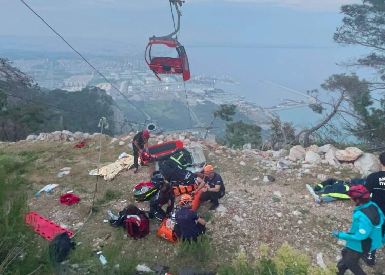 Antalya'da 1 kişinin öldüğü teleferik kazasında korku dolu anlar kameraya yansıdı 1 Antalya’da 1 kişinin öldüğü teleferik kazasında korku dolu anlar kameraya yansıdı