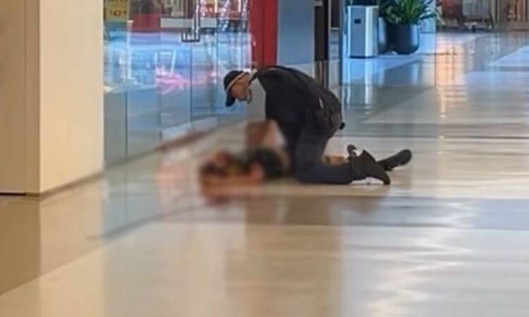 Avustralya’da alışveriş merkezinde saldırı paniği: Çok sayıda ölü var
