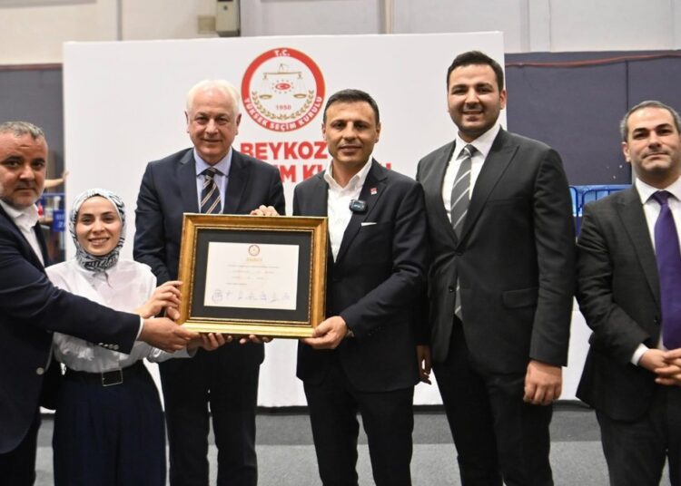 Beykoz'da CHP dönemi: Köseler mazbatasını aldı 1 Beykoz’da CHP dönemi: Köseler mazbatasını aldı