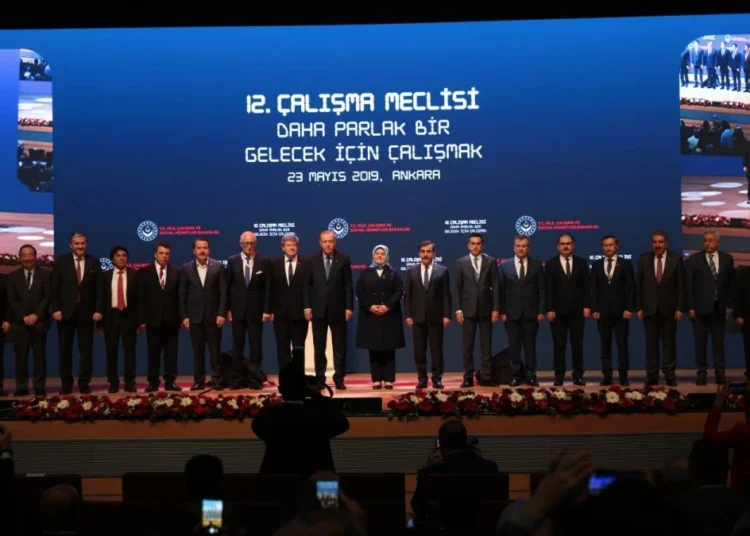 Beş yıl sonra toplanacak Çalışma Meclisi, maaş, ücret ve mesaileri görüşecek