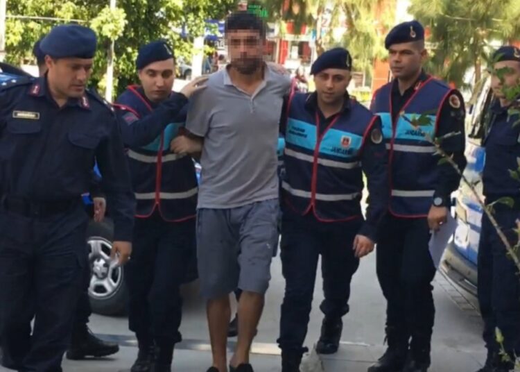 Üç kişilik aileyi öldürüp yakmıştı: Cezaevinde intihar etti