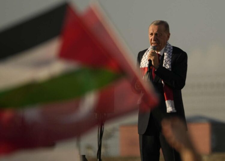 İsrail gazetesi Haaretz, Türkiye'nin ticaret kısıtlamasını yazdı: "Erdoğan tek kişilik şov yapıyor" 1 İsrail gazetesi Haaretz, Türkiye’nin ticaret kısıtlamasını yazdı: “Erdoğan tek kişilik şov yapıyor”