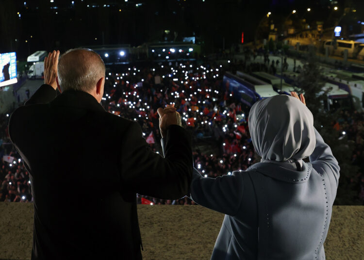 Mümtaz’er Türköne yazdı... Görgüsüzlük kaybetti 1 Mümtaz’er Türköne yazdı… Görgüsüzlük kaybetti