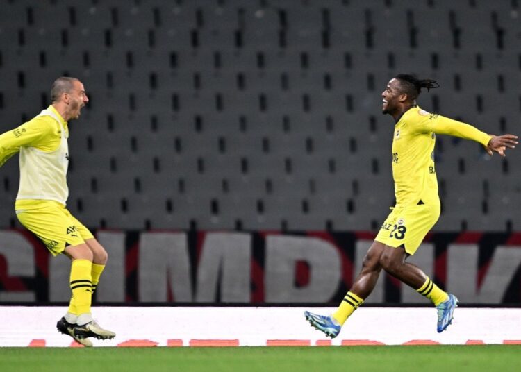 Fenerbahçe maç fazlasıyla liderlik koltuğunda 1 Fenerbahçe maç fazlasıyla liderlik koltuğunda