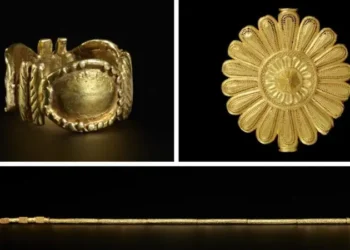 İngiltere, askerlerinin 150 yıl önce yağmaladığı Asante mücevherlerini Gana’ya iade etti
