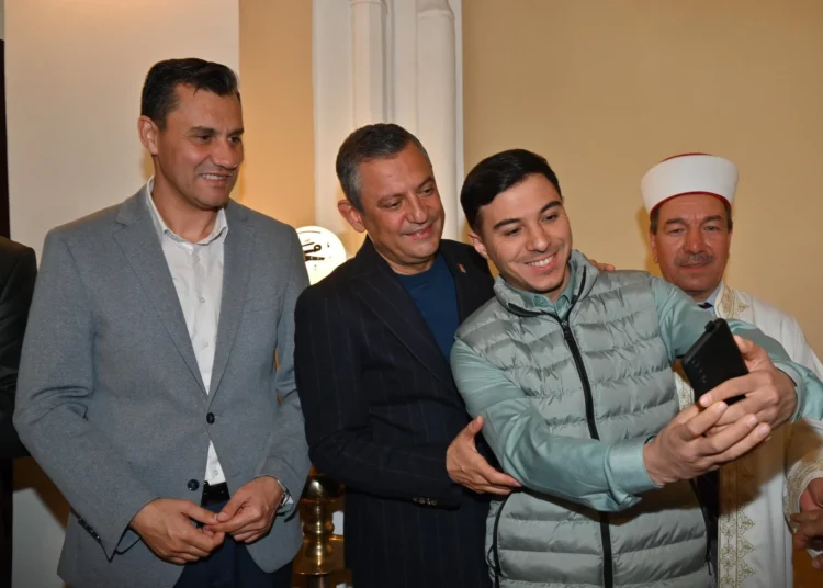 31 Mart seçimleri sonrası gözlüğü çıkardı