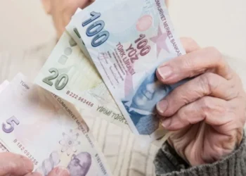 Emeklilerin bayram ikramiyesi bugün hesaplara yatmaya başladı 6 Emeklilerin bayram ikramiyesi bugün hesaplara yatmaya başladı
