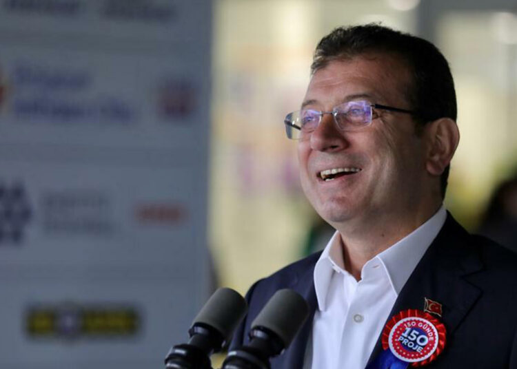 İmamoğlu, yabancı gazetecinin sorularını yanıtladı