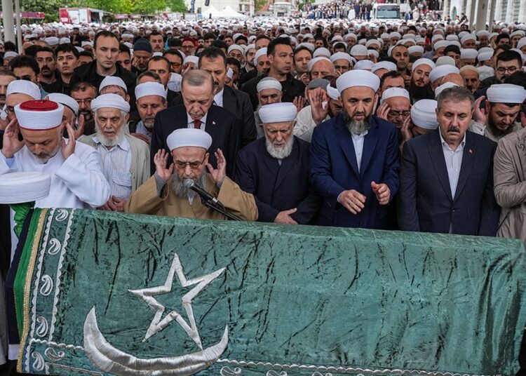 İsmailağa Cemaati’nde vefat eden Hasan Efendi’nin yerine Fikri Doğan geldi 1 İsmailağa Cemaati’nde vefat eden Hasan Efendi’nin yerine Fikri Doğan geldi