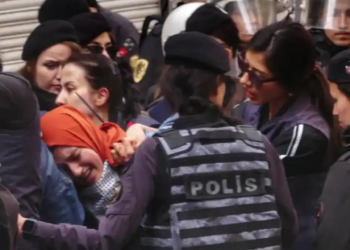 Tel Aviv’deki İsrail protestolarını yakından takip eden Anadolu Ajansı, Taksim’deki polis şiddetini görmedi