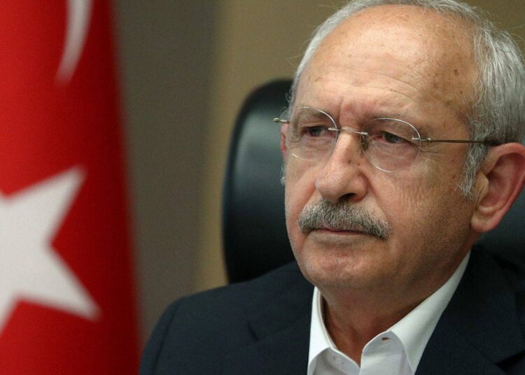 Kemal Kılıçdaroğlu: Bazı büyükşehirlerde sorun duyumları var 1 Kılıçdaroğlu’ndan ‘yeni anayasa’ çıkışı: Sarayla müzakere edilmez, mücadele edilir