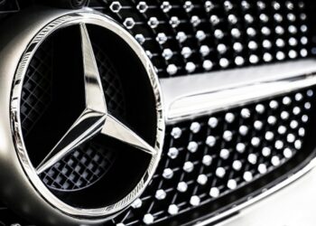 Mercedes yangın riski nedeniyle 341 bin aracını geri çağırdı