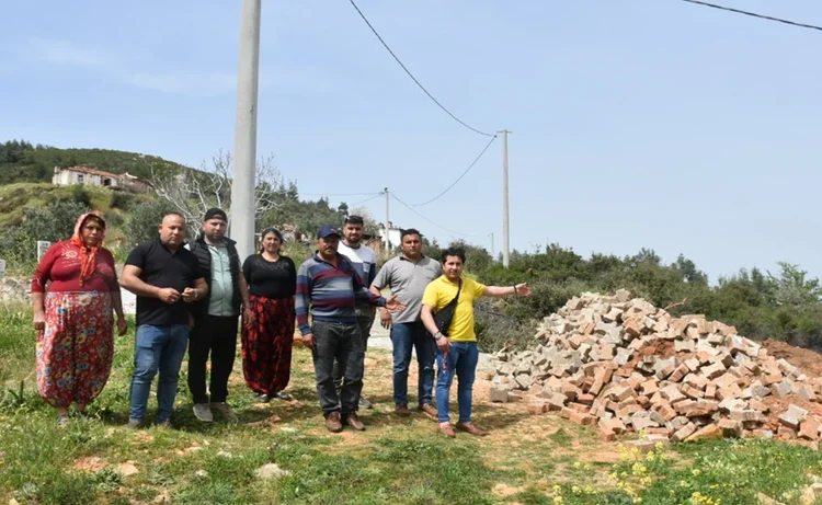 Muhtarlık yarışını kaybetti, ‘tapulu arazim’ diyerek yolu kapattı