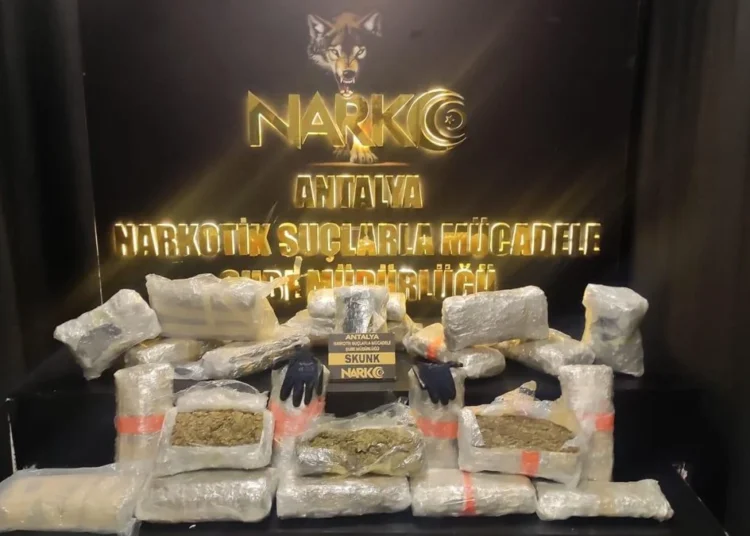 Operasyonlarda 856 kilo uyuşturucu ve 795 bin hap ele geçti 1 Operasyonlarda 856 kilo uyuşturucu ve 795 bin hap ele geçti