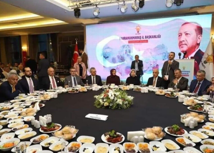 Mümtaz'er Türköne yazdı... Han-ı Yağma ve Görgüsüzlük 1 Mümtaz’er Türköne yazdı… Han-ı Yağma ve Görgüsüzlük