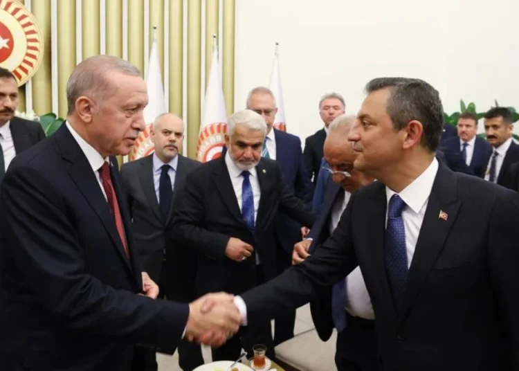 Erdoğan’la görüşmeye hazırlanan Özel: Siyasette, münakaşa ile müzakere birlikte yürür 1 Erdoğan’la görüşmeye hazırlanan Özel: Siyasette, münakaşa ile müzakere birlikte yürür