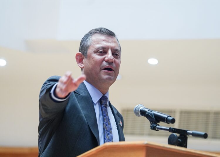 Özgür Özel'den saç boyatma açıklaması 1 Özgür Özel’den saç boyatma açıklaması