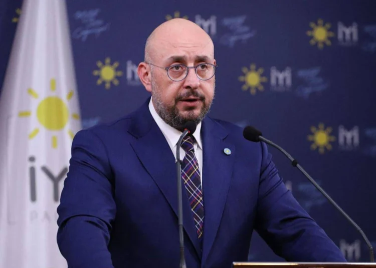 İYİ Partili Poyraz: Van seçimleri yenilenmeli 1 İYİ Partili Poyraz: Van seçimleri yenilenmeli