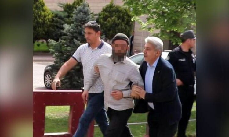 23 Nisan kutlamalarında “Puta tapmayın” diye bağırdı, gözaltına alındı