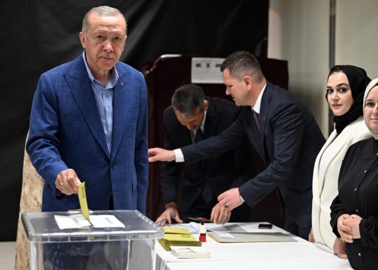 Son ankette bir ilk: Erdoğan ilk kez ikinci sıraya geriledi 1 Son ankette bir ilk: Erdoğan ilk kez ikinci sıraya geriledi