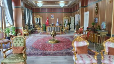 Belediye binasındaki gösteriş Cumhurbaşkanlığı Sarayı’yla yarışıyor