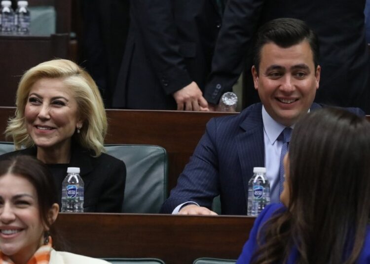 Istakoz krizi: Gökçek aracı oldu, Şebnem Bursalı Erdoğan'dan özür diledi 1 Istakoz krizi: Gökçek aracı oldu, Şebnem Bursalı Erdoğan’dan özür diledi