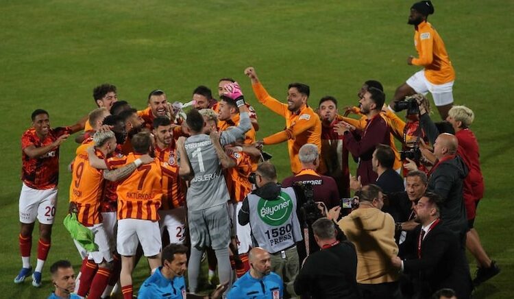 Fenerbahçe'nin sahadan çekildiği Süper Kupa gecesi Avrupa'da manşetlerde 1 Fenerbahçe’nin sahadan çekildiği Süper Kupa gecesi Avrupa’da manşetlerde
