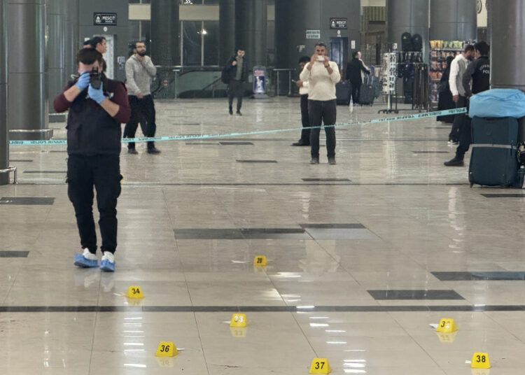Otogarda silahlar konuştu: 1 ölü, 1’i polis 10 yaralı 1 Otogarda silahlar konuştu: 1 ölü, 1’i polis 10 yaralı