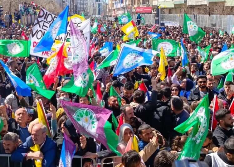 Van’da DEM Parti’den 14’te 14