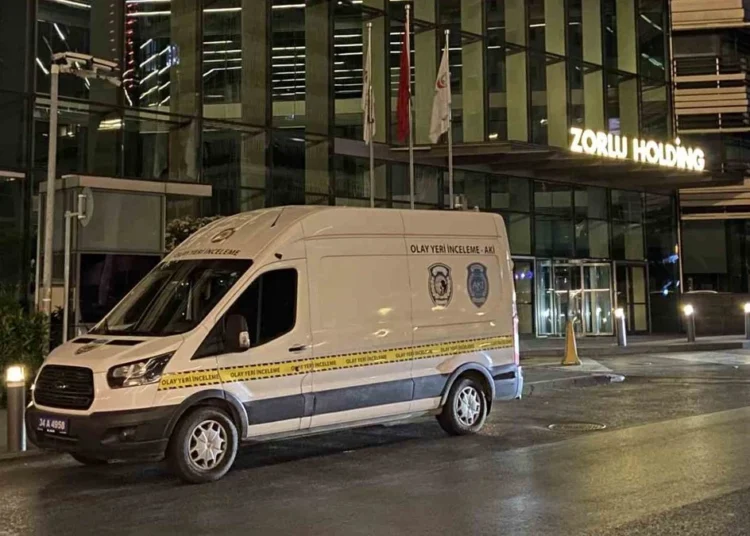 Zorlu Holding binasının camları kurşunlandı 1 Zorlu Holding binasının camları kurşunlandı