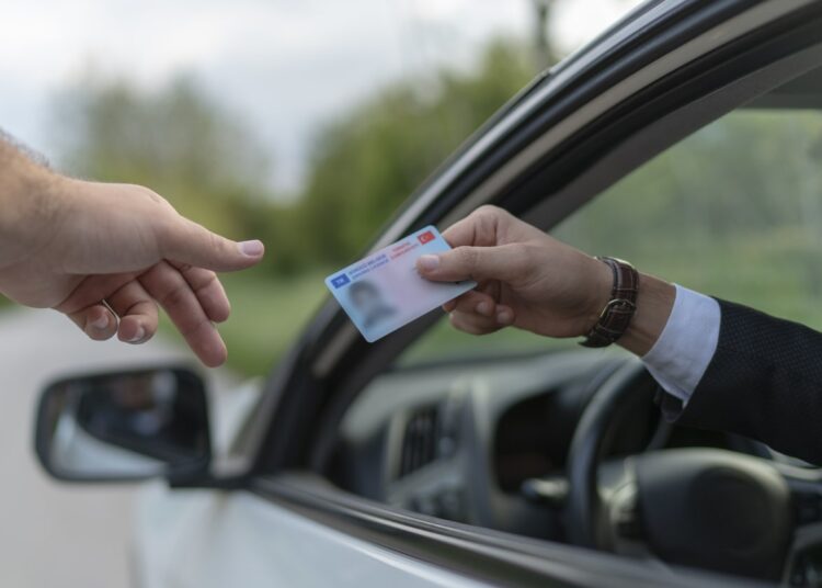7 milyon sürücü için süre doluyor: İşlem yapmayanlar 5 bin lira ödemek zorunda kalacak 1 7 milyon sürücü için süre doluyor: İşlem yapmayanlar 5 bin lira ödemek zorunda kalacak