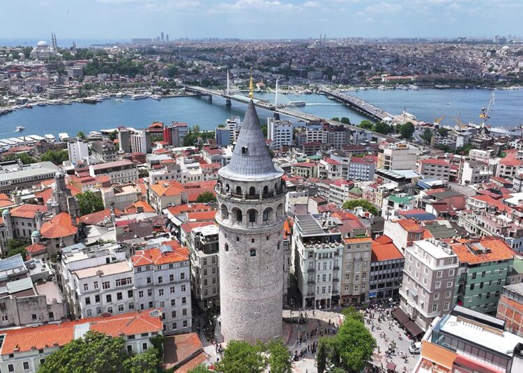 Galata Kulesi yeniden ziyarete açıldı