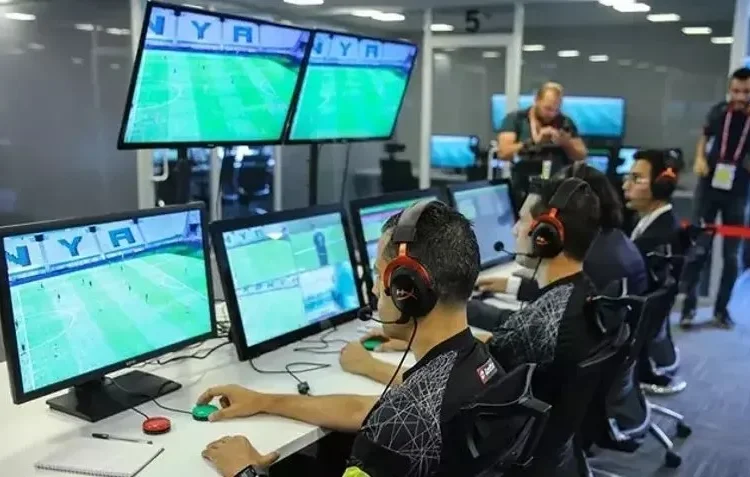 Galatasaray ve Fenerbahçe maçlarının VAR hakemleri belli oldu 1 Galatasaray ve Fenerbahçe maçlarının VAR hakemleri belli oldu