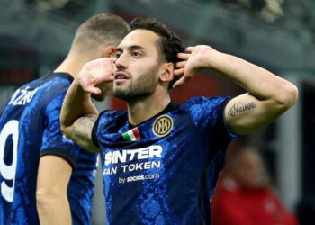 Hakan Çalhanoğlu’ndan derbi itirafı: Galatasaray-Fenerbahçe maçına gelmeyi çok istedim ama