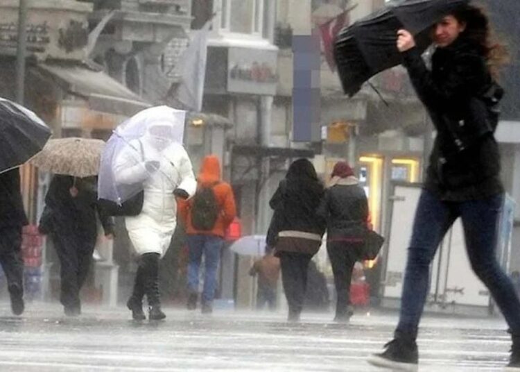 Meteoroloji uyardı, bu hafta da kuvvetli sağanak, fırtına devam edecek 1 Meteoroloji, 16 il için yarına kuvvetli sağanak ve dolu uyarısı yaptı