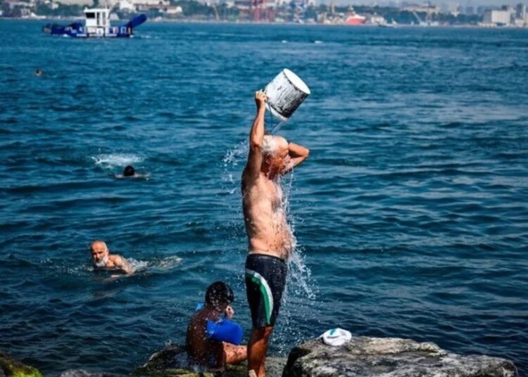 Meteoroloji uyardı: Sıcaklıklar 42 dereceye çıkacak 1 Meteoroloji uyardı: Sıcaklıklar mevsim normallerinin üzerine çıkıyor