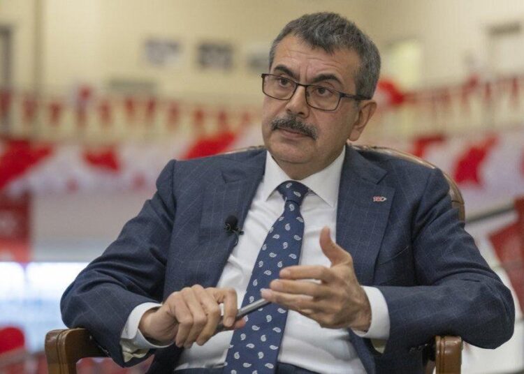 Eğitim Bakanı Yusuf Tekin, tepkilere rağmen yeni müfredatı onayladı 1 Eğitim Bakanı Yusuf Tekin, tepkilere rağmen yeni müfredatı onayladı