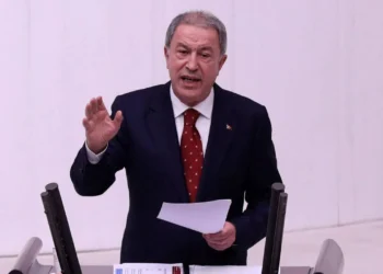 Hulusi Akar mikrofonu açık unuttu: “Bilgi geldi, oylayıp reddedeceğiz”