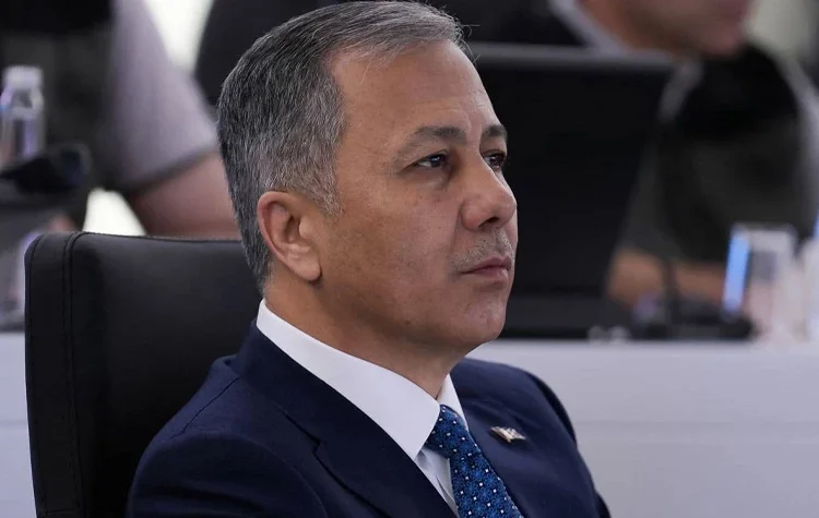 Saray’ın gece zirvesine çağrılmayan Yerlikaya'dan 'kumpas'lı mesaj 1 Saray’ın gece zirvesine çağrılmayan Yerlikaya’dan ‘kumpas’lı mesaj