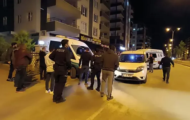 Anneler Günü’nde baba katliamı! Eşini öldürdü, oğlunu ve damadını ağır yaraladı 1 Anneler Günü’nde baba katliamı! Eşini öldürdü, oğlunu ve damadını ağır yaraladı