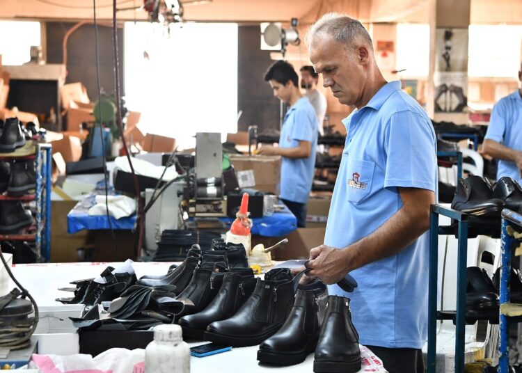 Fabrikalar birer birer kapanıyor… Böyle giderse kimse ayakta kalamayacak 1 Fabrikalar birer birer kapanıyor… Böyle giderse kimse ayakta kalamayacak