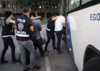 Bataklık Davasındaki emniyet müdürü anlattı: Vali ve savcı, uyuşturucu baronunun masasındaydı 1 Bataklık Davasındaki emniyet müdürü anlattı: Vali ve savcı, uyuşturucu baronunun masasındaydı