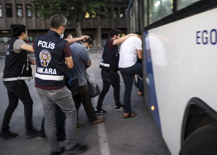 Bataklık Davasındaki emniyet müdürü anlattı: Vali ve savcı, uyuşturucu baronunun masasındaydı 1 Bataklık Davasındaki emniyet müdürü anlattı: Vali ve savcı, uyuşturucu baronunun masasındaydı