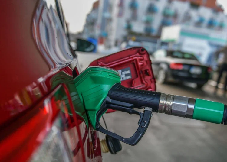 Benzin ve motorine zam: Artış pompaya yansıdı 1 Bu geceden itibaren geçerli: Benzin ve motorine indirim geliyor
